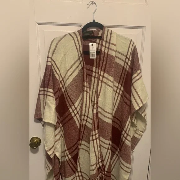 Banana Republic Mariana Shawl-Winter White/Maroon